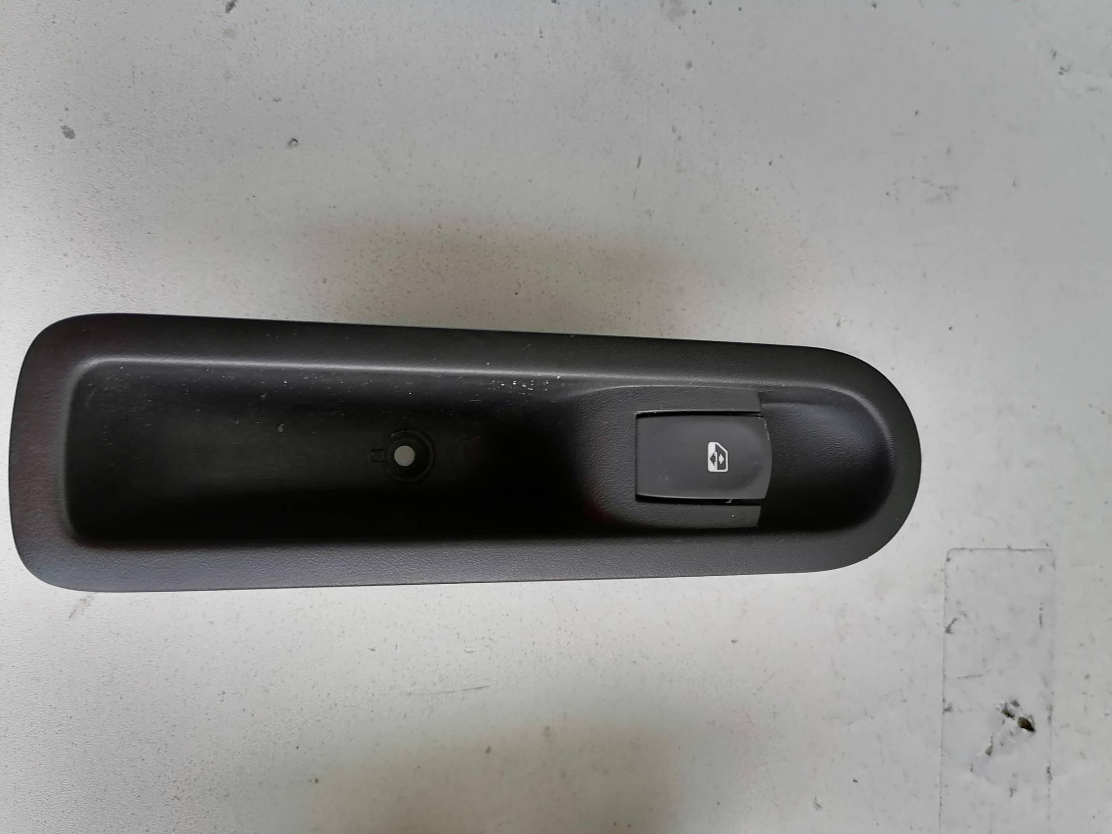 Interruttore alzacristalli porta post. sx.